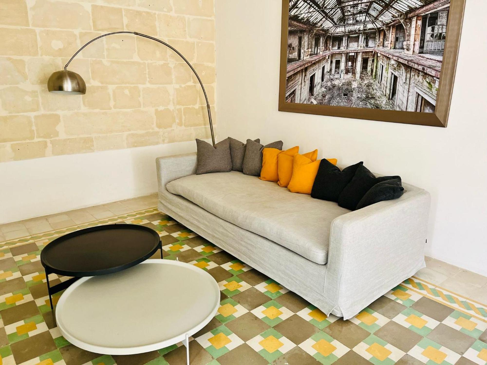 Cozy Charming Apartment In Old Bakery Street Valletta Exterior foto