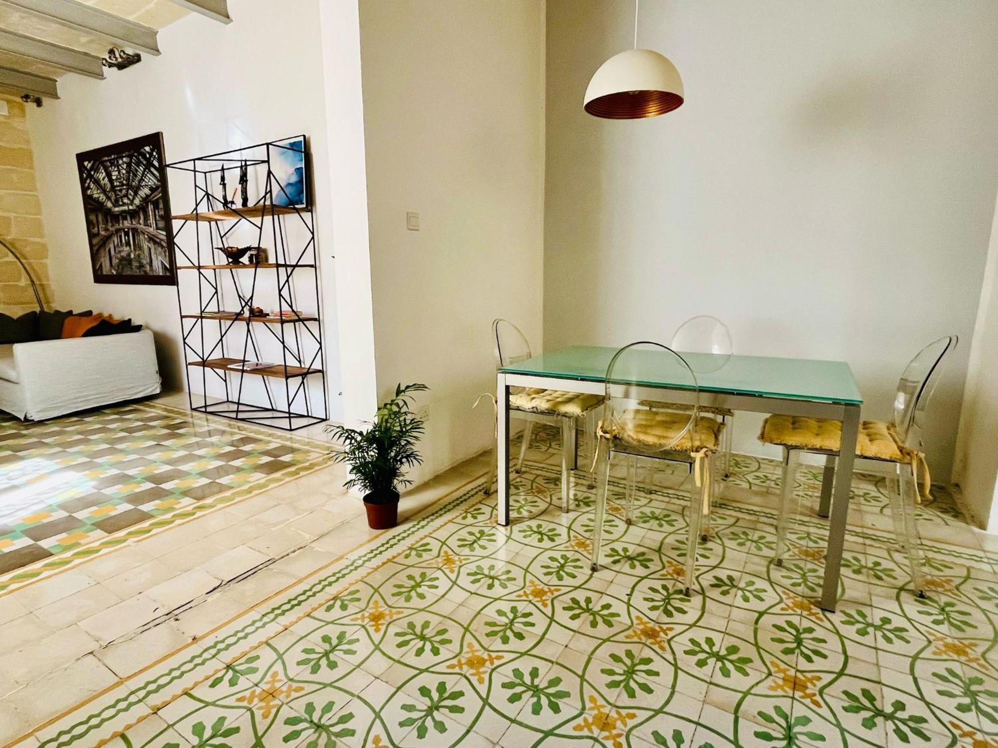Cozy Charming Apartment In Old Bakery Street Valletta Exterior foto